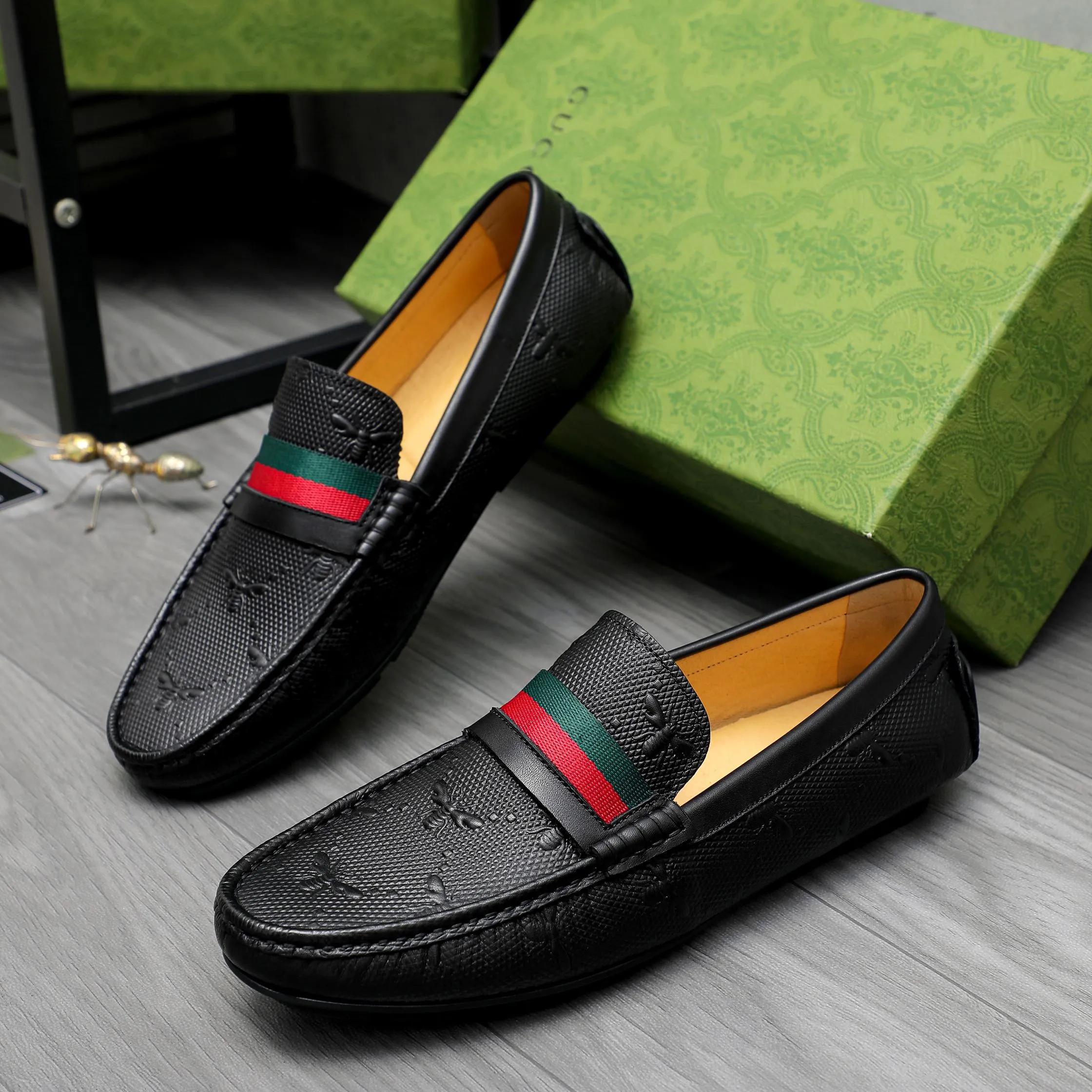 Men's shoes 💰400 Product trademark: GUCCI "Gucci" casual slip-on shoes Regular size: 38-45 (45 is custom-made and non-returnable) Product materials: Selected embossed cowhide upper, pigskin lining, rubber outsole